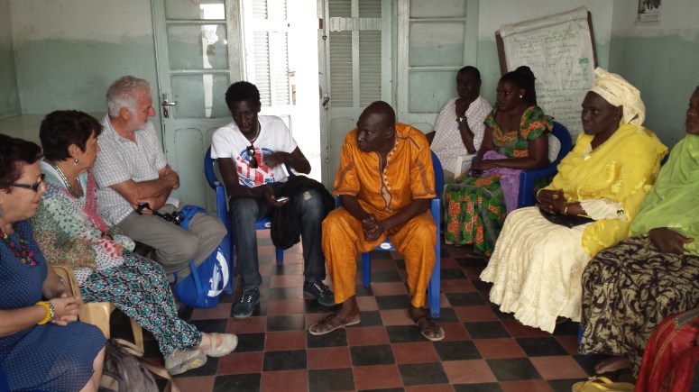 Reunión de Collectif des Femmes pour Le Developpement Intégré con otras organizaciones locales. Muchas personas inmigrantes son rechazadas a su regreso. Foto: Manuel Sobrino